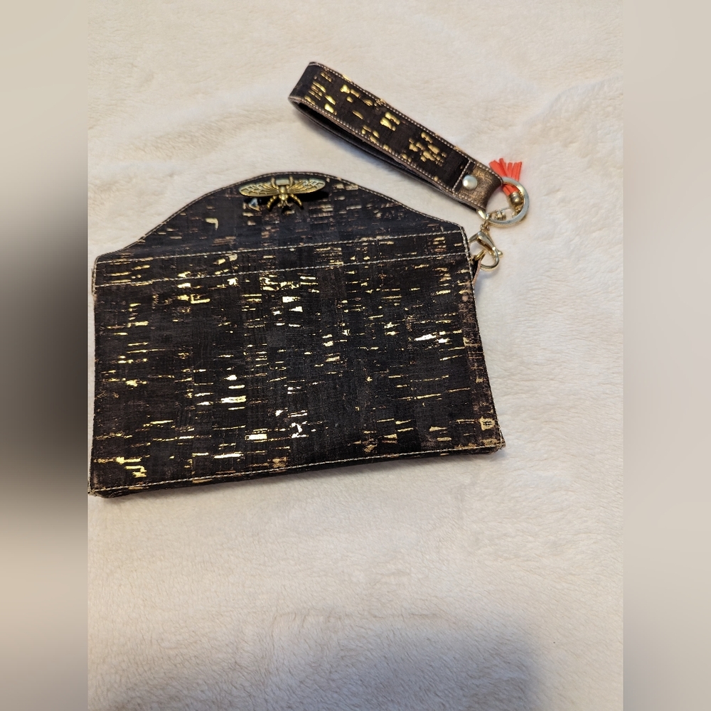 Unbranded Cork Wristlet or clutch with a Brass Bee closure. - Picture 2 of 6